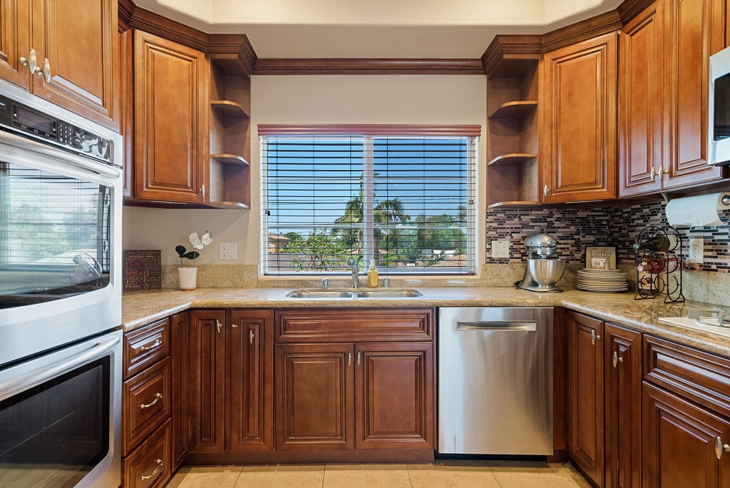 Kitchen - 7029 Passons Blvd