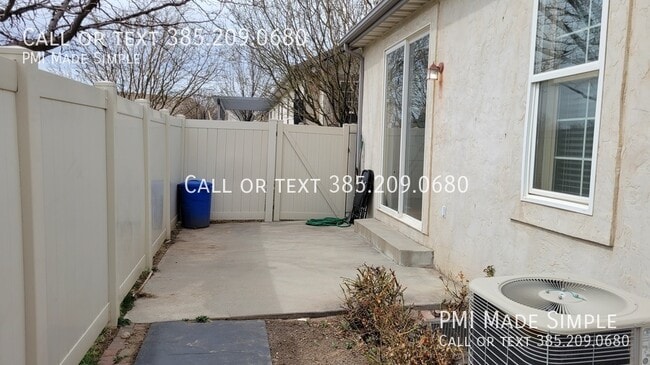 Building Photo - 3042 E Somerset Dr