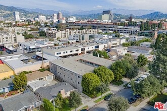 Building Photo - 447 W Elk Ave