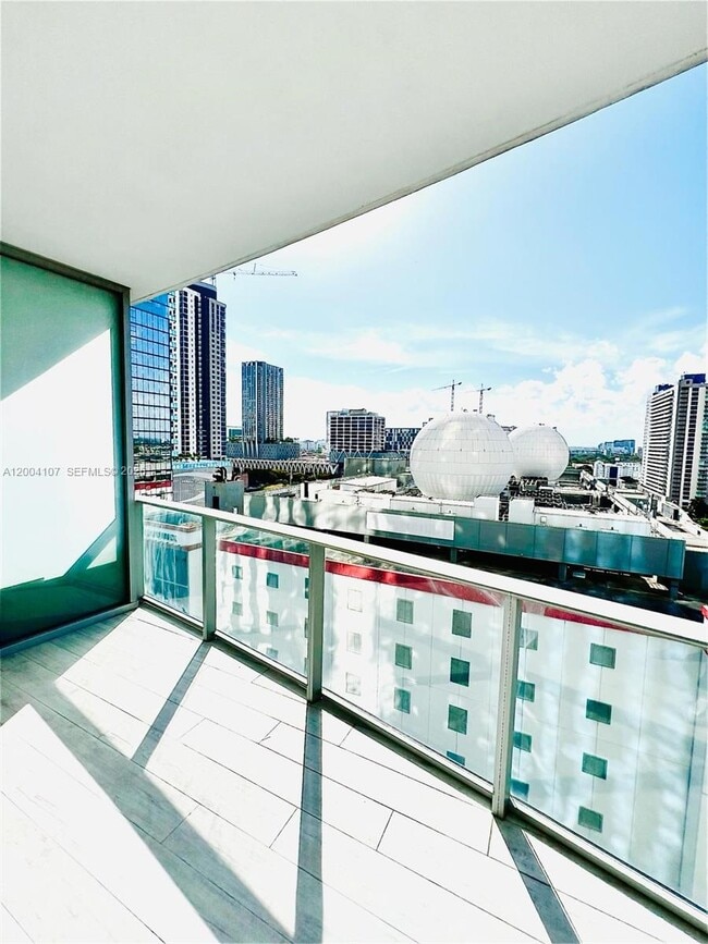 Building Photo - 851 NE 1st Ave