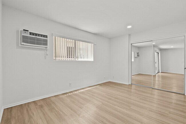 Building Photo - 15286 Sutton St