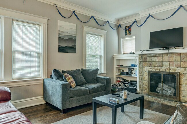 Building Photo - 6415 Cates Ave