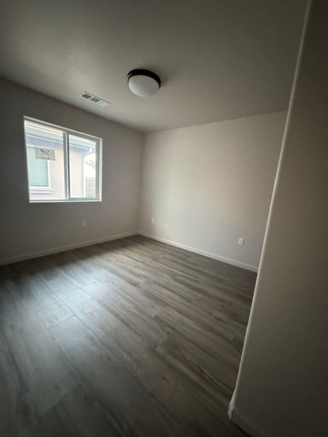Building Photo - 2395 Oakmont Cir