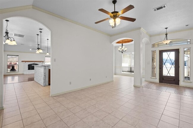 Building Photo - 209 Sarahs Ln