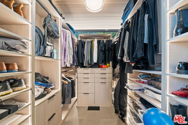 Building Photo - 5671 Spreading Oak Dr