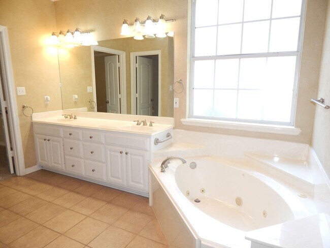 Building Photo - Coming Soon to South Tyler! Stunning 4 Bedroom, 2.5 Bath Home