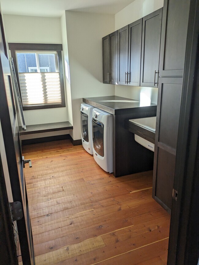 Building Photo - Brimstone