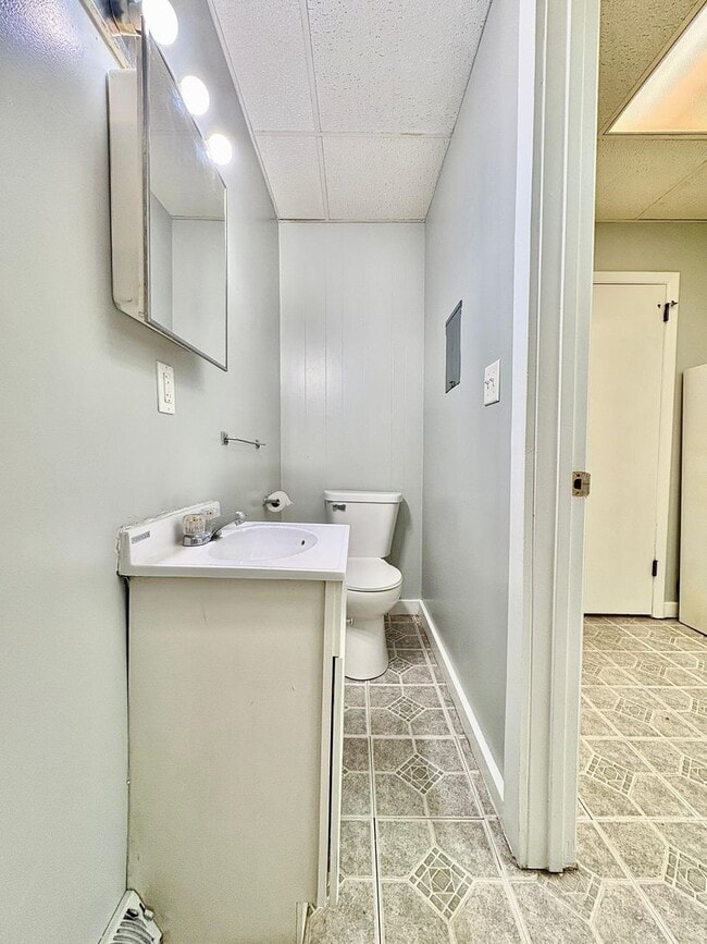 Building Photo - 2621 S Michigan St