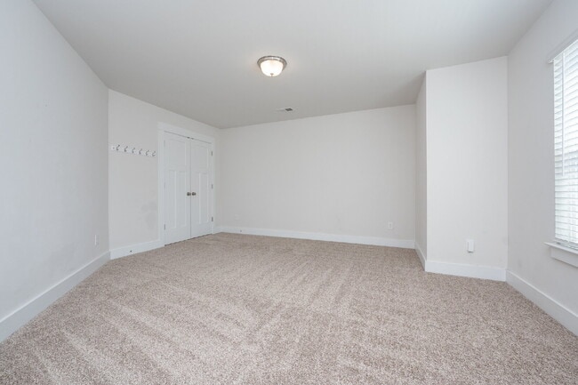 Building Photo - Modern 3BR/2.5BA Townhome with Main-Level Suite and Loft, located in prime Taylors Location! $220...