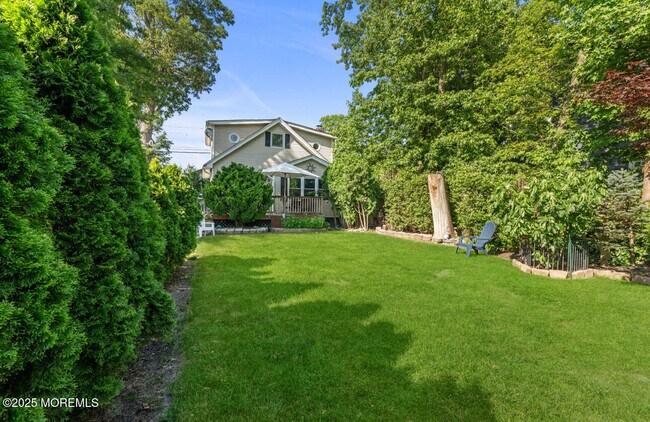 Building Photo - 517 Laurel Ave