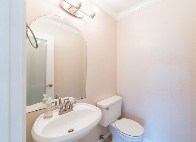 Building Photo - Mathews Avenue