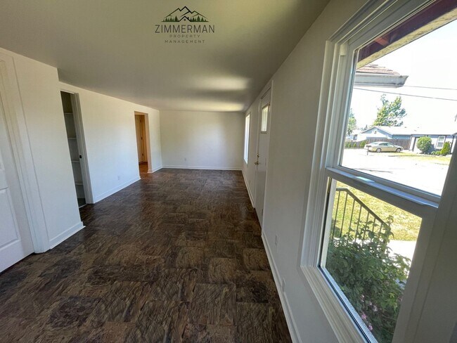 Building Photo - Newly remodeled house in a quiet neighborhood in Springfield