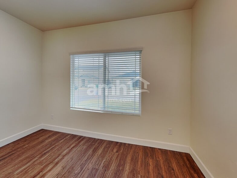 Building Photo - 5095 W Milliron Dr