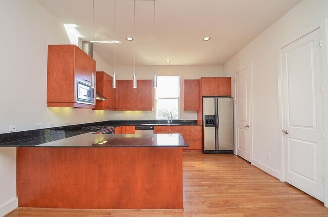Building Photo - Stylish Corner Townhome Steps from Parks, Dining & Shopping