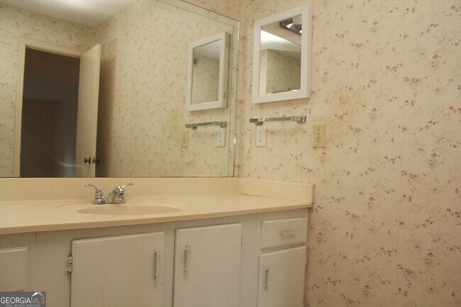 Building Photo - 574 Emory Oaks Way