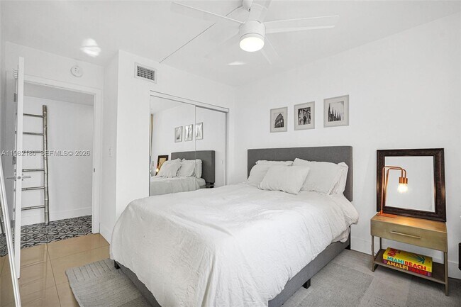 Building Photo - 1605 Bay Rd