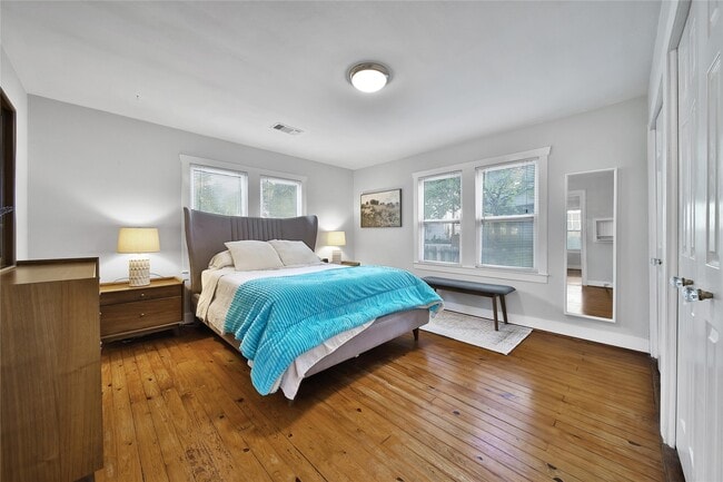 Building Photo - 1132 E 28th St