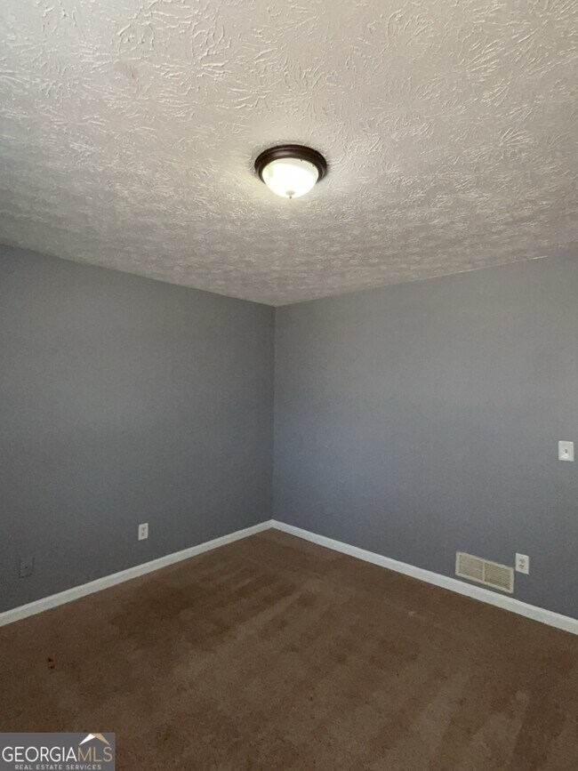 Building Photo - 1682 Charmeth Rd