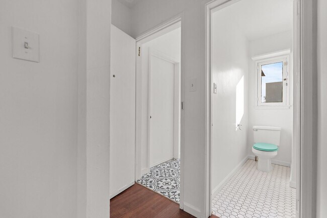 Building Photo - This spacious studio apartment located in the popular Los Feliz neighborhood of Los Angeles is no...