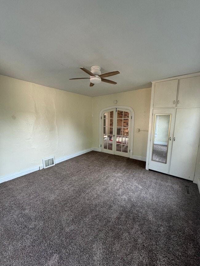 Building Photo - 408 W Elm St