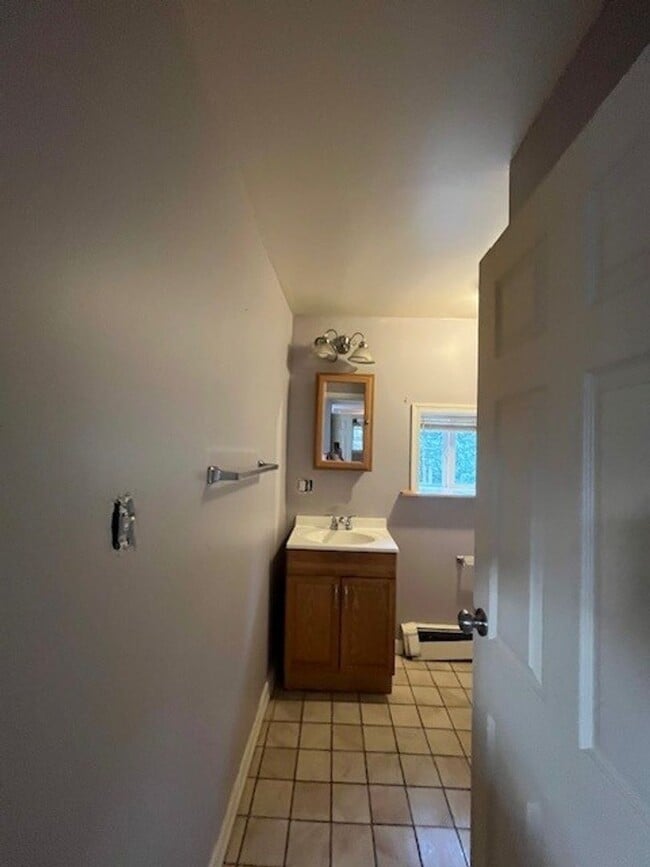 Building Photo - 2 bedroom 2 bathroom