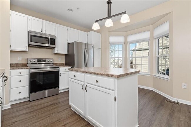 Building Photo - 204 Hounslow Rd