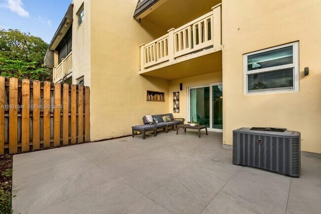 Building Photo - 8443 SW 137th Ave