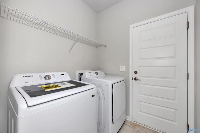 Building Photo - 302 Allene Wy