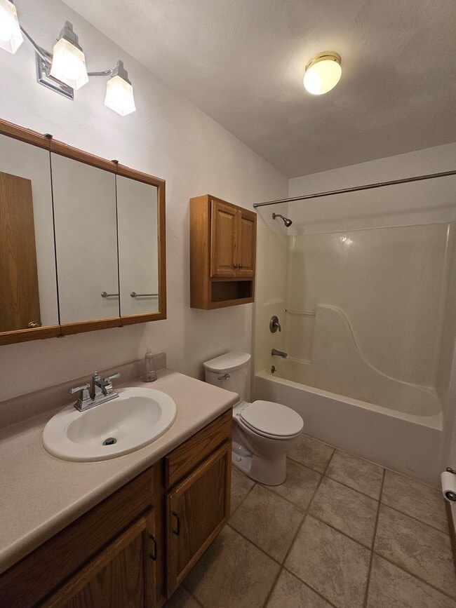 Building Photo - End Unit Townhouse - Plum School District ...