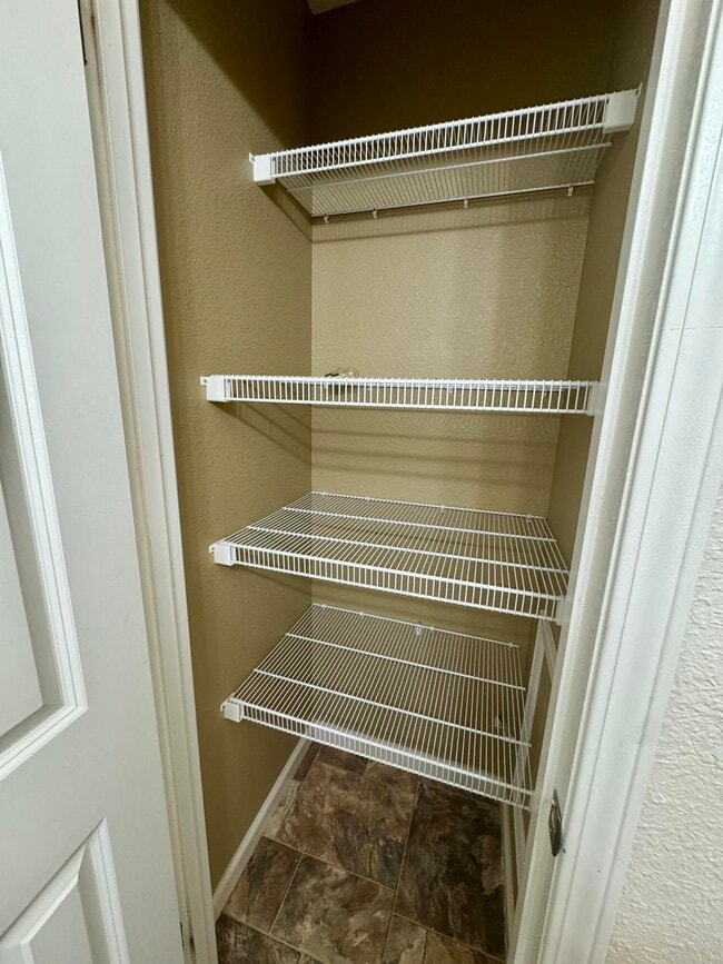 Building Photo - 1824 Kansas Ave