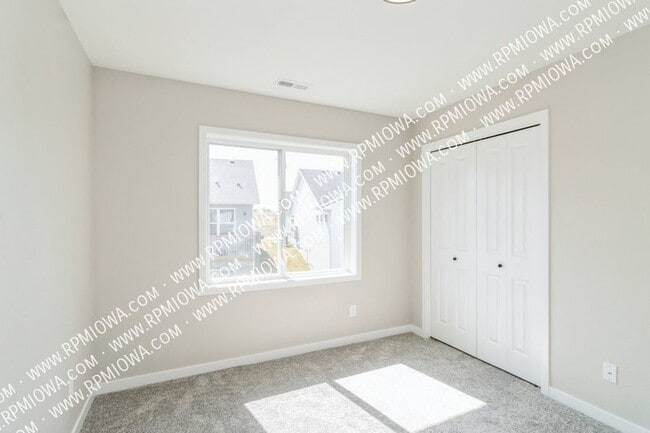 Building Photo - 5695 Buckthorne Dr