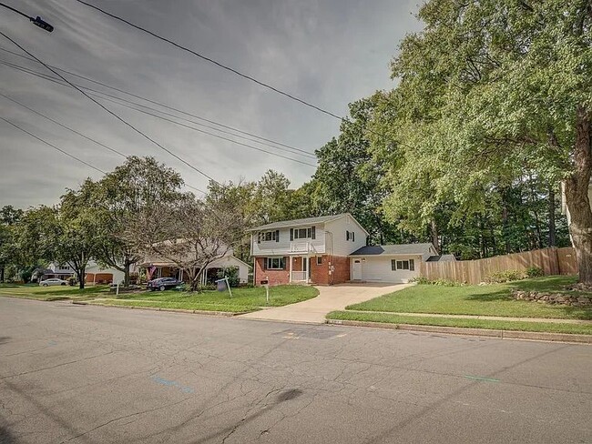 Primary Photo - 6812 Landor Ln