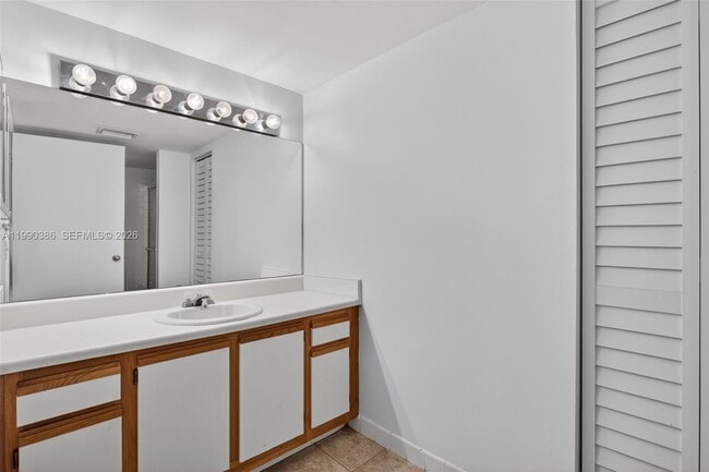 Building Photo - 9670 W McNab Rd