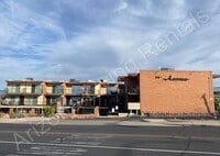 Building Photo - DOWNTOWN LAKEVIEW CONDO