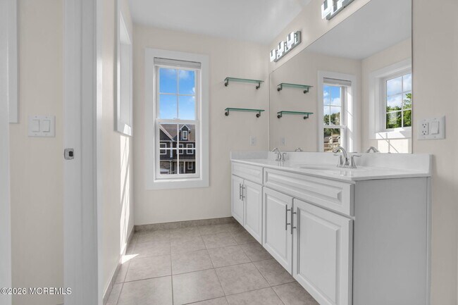 Building Photo - 17 Kitchen Ave
