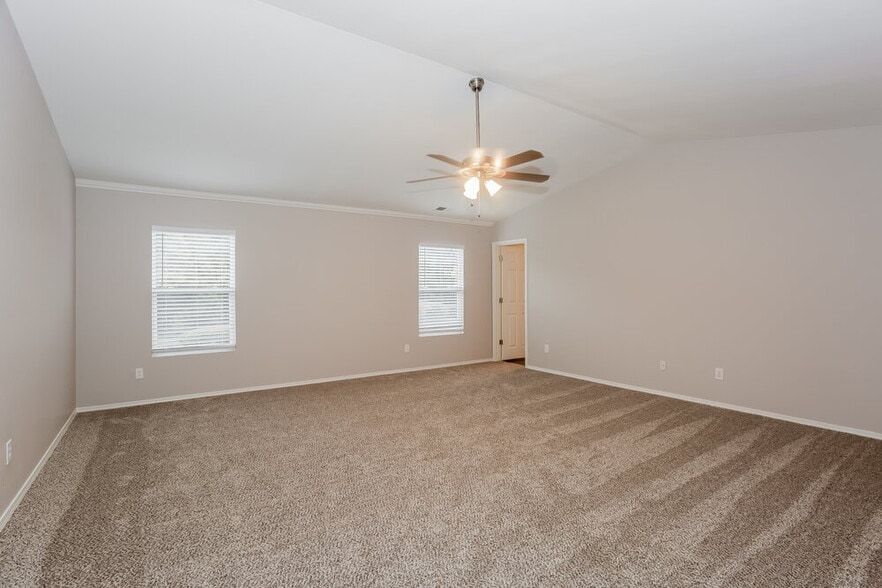 Building Photo - 6545 Ziegler Ln