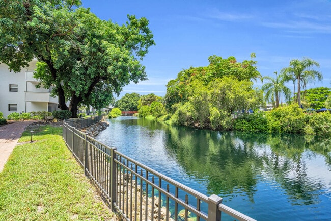 Building Photo - 600 Neapolitan Way