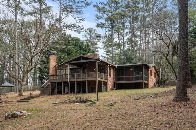 Building Photo - 2468 Ridgeway Dr
