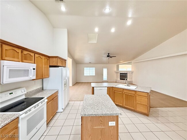 Building Photo - 5421 N Fleetwood Pl