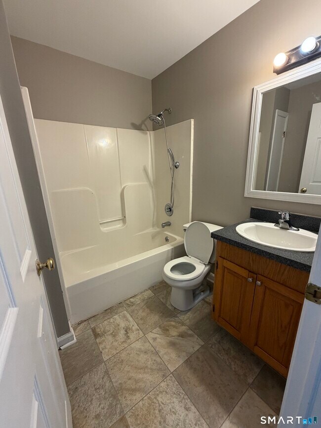 Building Photo - 44 Taft Pointe