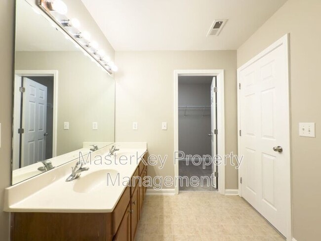 Building Photo - 506 Bayou Ct