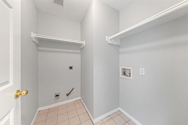 Building Photo - 2618 Parkbriar Ln