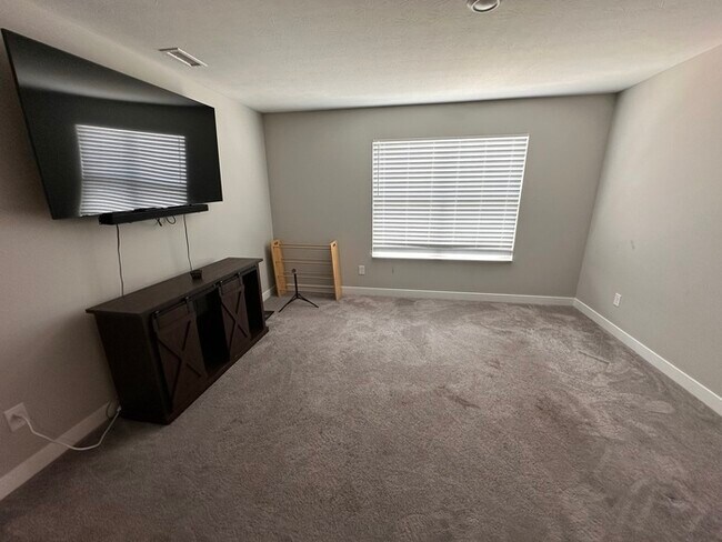 Building Photo - Big Danville Home Away From Home
