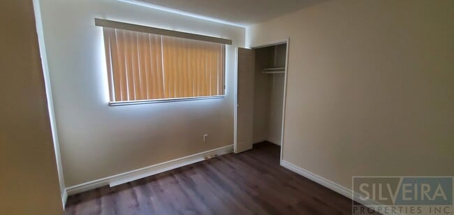 Building Photo - 3 bed, 1.5 bath home available!