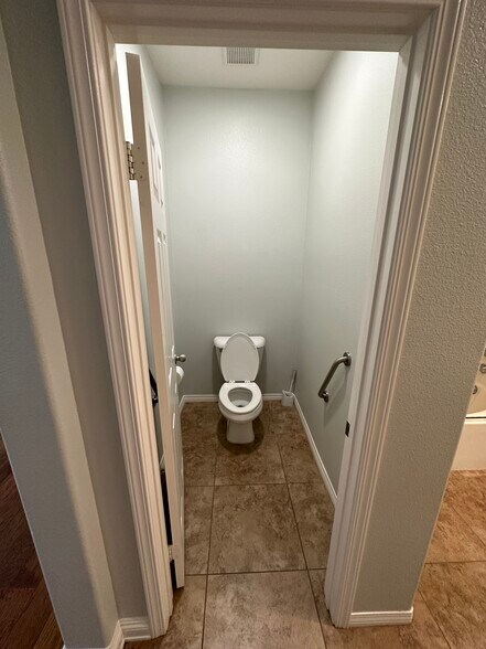 Building Photo - 715 Garonne St