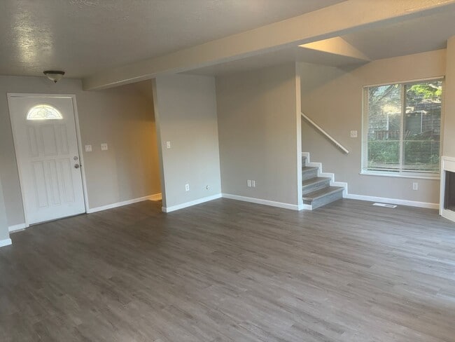 Building Photo - 3 Bedroom 3 Bath House *Move in special $1,000 off first months rent*