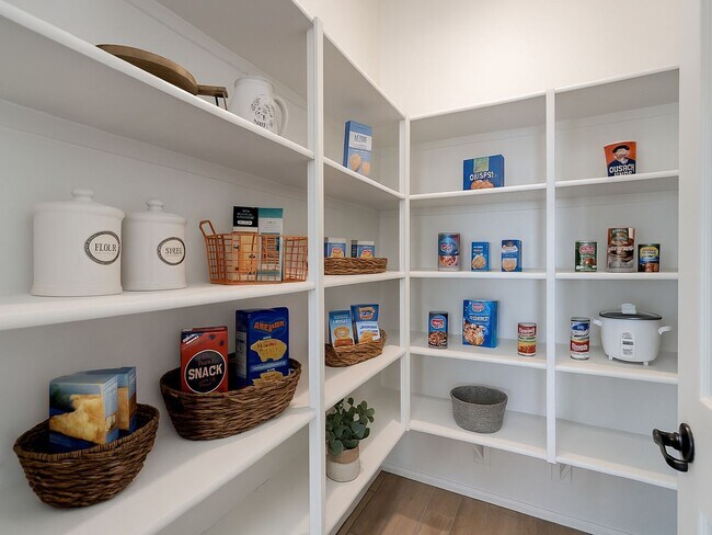 Building Photo - Amazing 4BR 2.5BA Home w/ 3-Car Tandem Garage • Pool Access • Yard w/ Fire Pit in Saguaro Trails