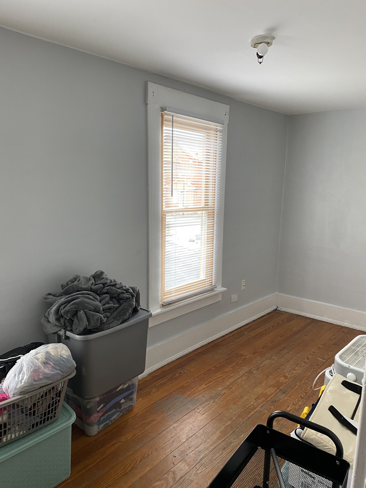 1st Bedroom - 424 E Maumee St