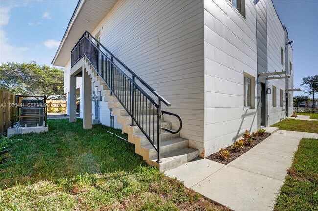 Building Photo - 1515 Redland Rd