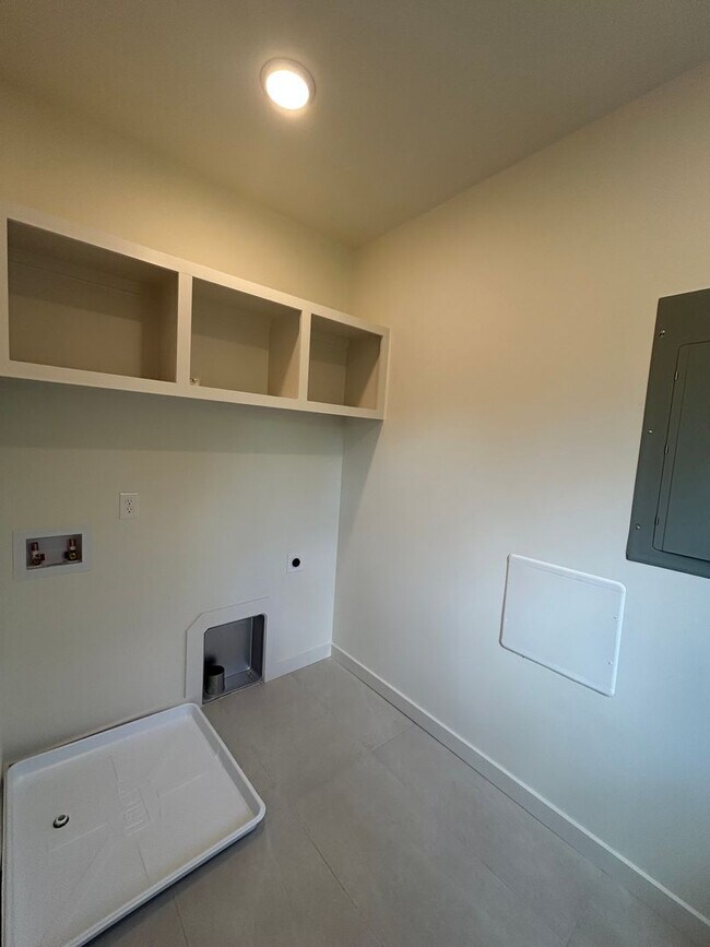 Building Photo - Amazing New Construction in North Nashville!